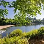 Дом отдыха Maison En Bord De Riviere Saint-Avit-Saint-Nazaire