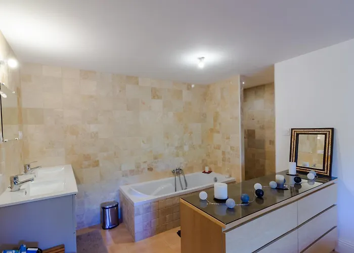 Maison En Bord De Riviere